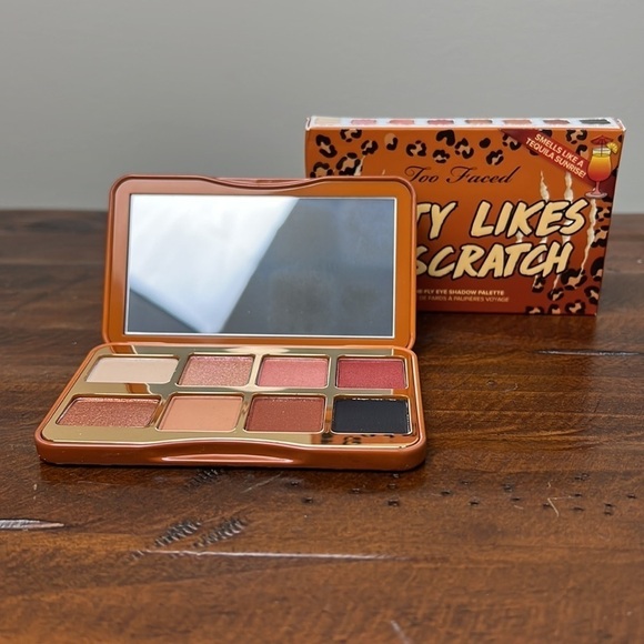 TOO FACED • Kitty Likes to Scratch Eye Shadow Palette - Picture 8 of 11